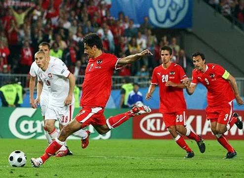 2008年欧洲杯B组赛况：强队争霸，悬念迭起