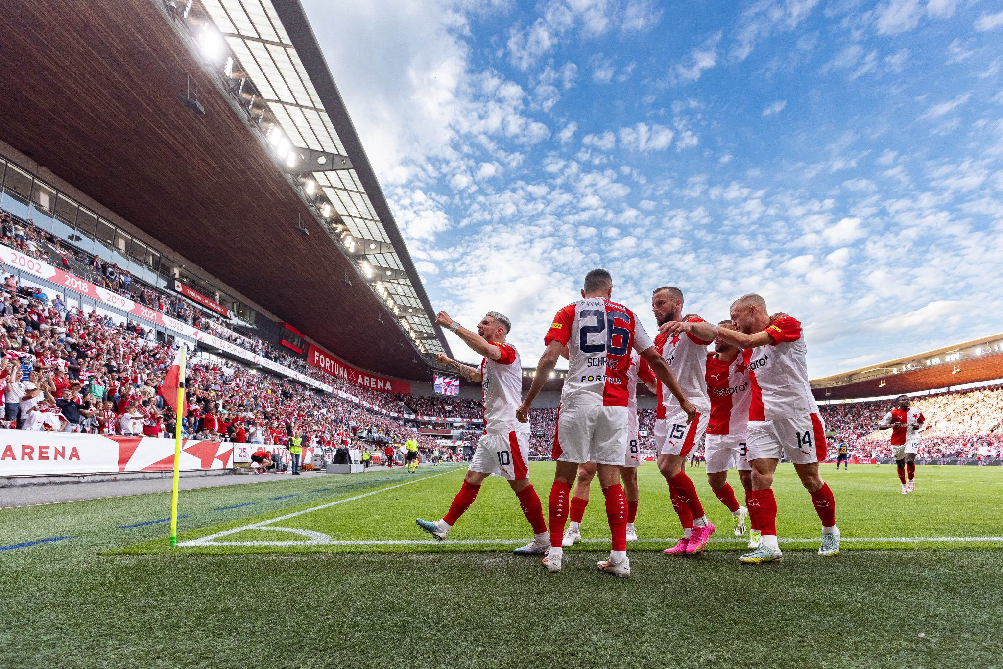 布拉格斯拉维亚：欧冠逆境中的坚韧舞者